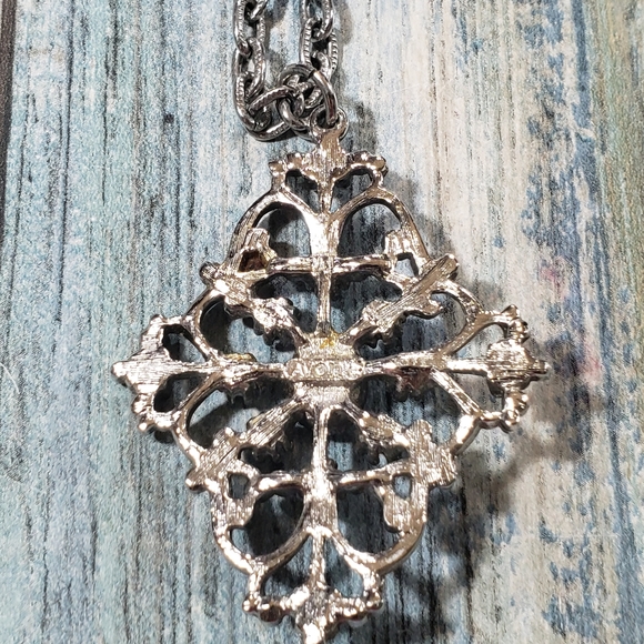 🎉HP🎉Avon Necklace and Earrings Set. - Picture 6 of 14